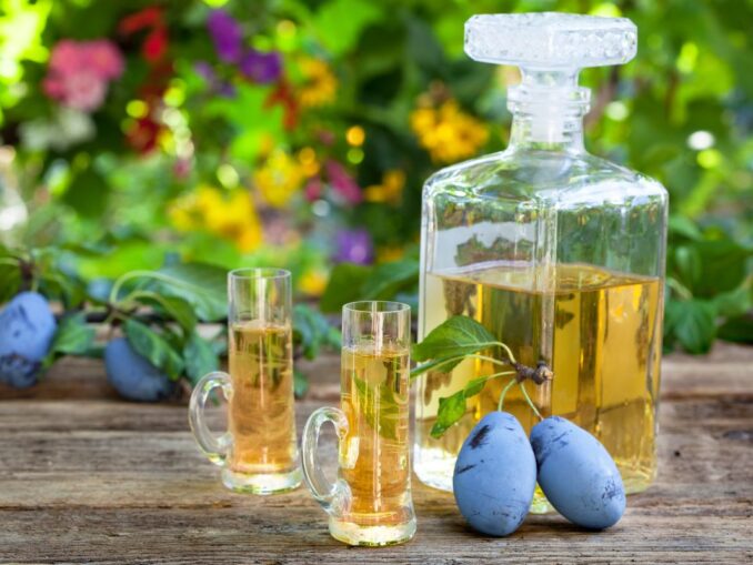 Eau de vie de Pêche : fabrication, recette, prix, degré | Verger Mirabelle